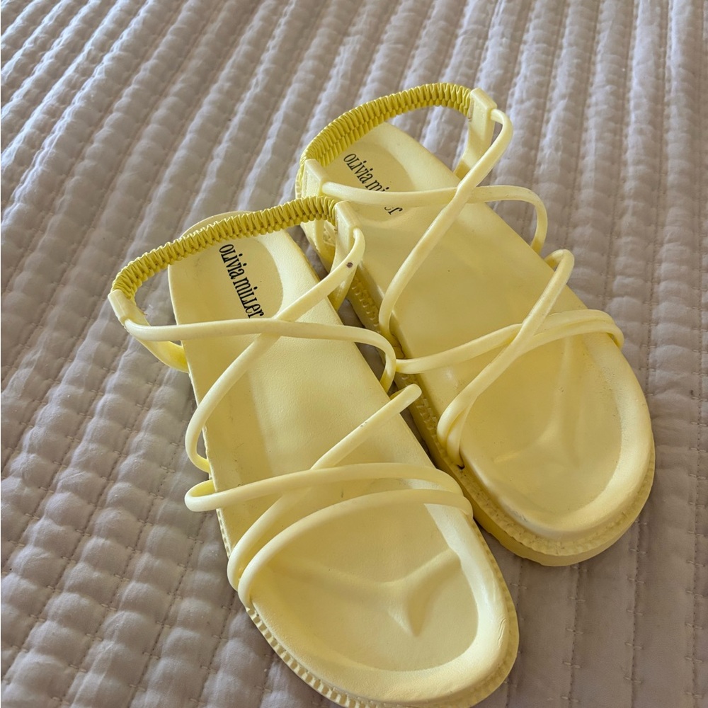 Olivia miller butter Yellow Strappy Sandals